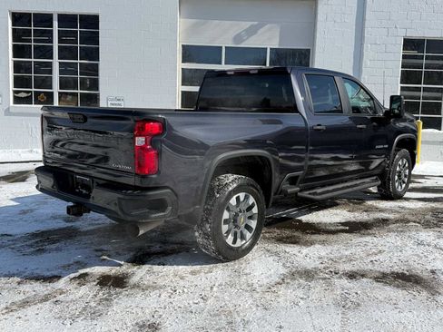 Used 2024 Chevrolet Silverado 2500 Custom w/ Custom Value Package image 5