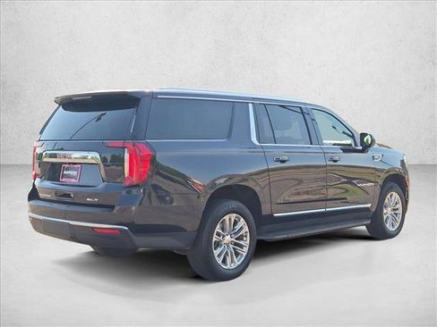 Used 2024 GMC Yukon XL SLT AWD/4WD image 5