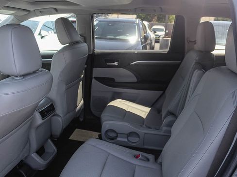 Used 2017 Toyota Highlander Limited AWD/4WD image 23