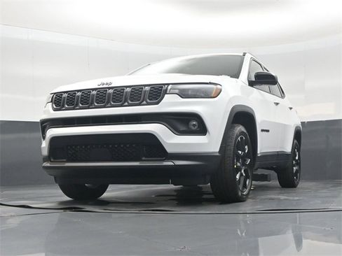 New 2026 Jeep Compass Latitude image 44