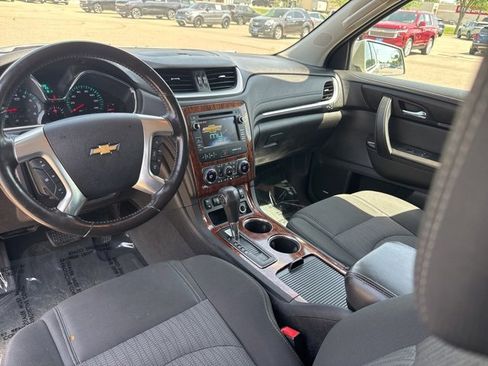 Used 2013 Chevrolet Traverse LT image 9