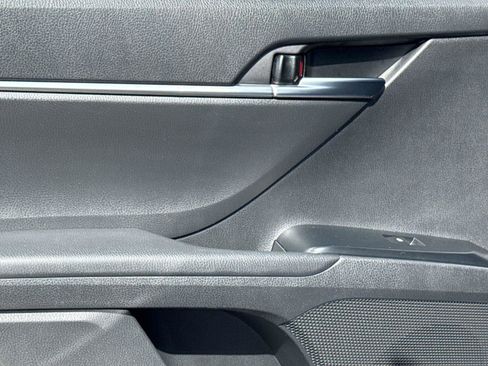 Used 2019 Toyota Camry SE image 12