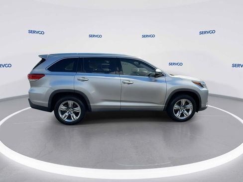 Used 2017 Toyota Highlander Limited FWD image 9