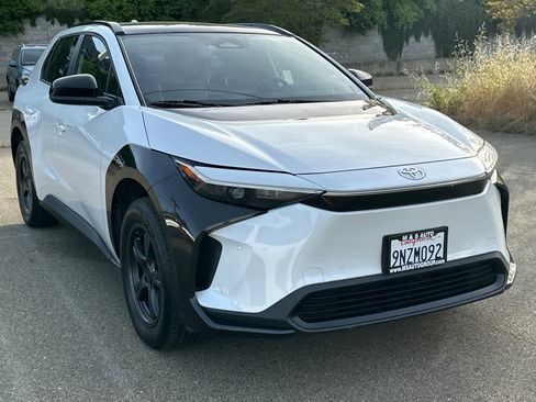 Used 2023 Toyota bZ4X XLE w/ Weather Package image 3