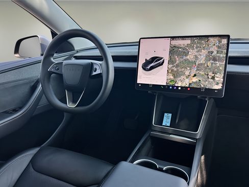 Used 2026 Tesla Model Y Long Range AWD/4WD image 7