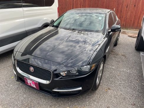 Used 2017 Jaguar XE image 2