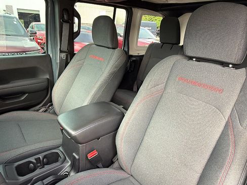Used 2025 Jeep Wrangler Unlimited Rubicon AWD/4WD image 17