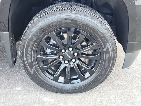 Used 2022 GMC Canyon Elevation w/ Elevation Premium Package image 10