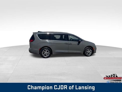 Used 2023 Chrysler Pacifica Limited FWD image 8