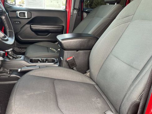 Used 2021 Jeep Gladiator Willys image 19