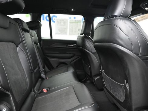 Used 2023 Jeep Grand Cherokee Altitude AWD/4WD image 10