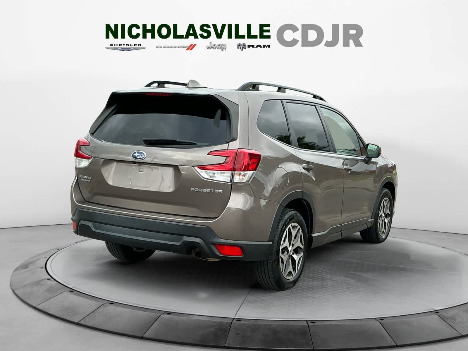 Used 2022 Subaru Forester Premium AWD/4WD image 5