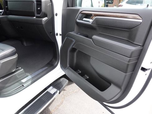 Used 2023 GMC Sierra 1500 SLE w/ X31 Off-Road Package AWD/4WD image 34