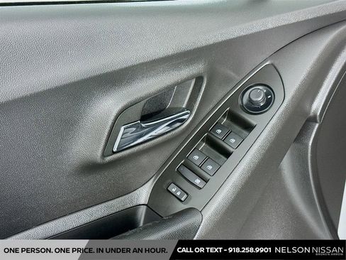 Used 2022 Chevrolet Trax LT w/ Sport Edition AWD/4WD image 17