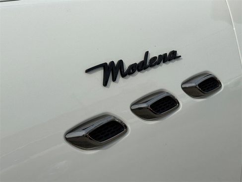 Used 2023 Maserati Levante Modena image 6