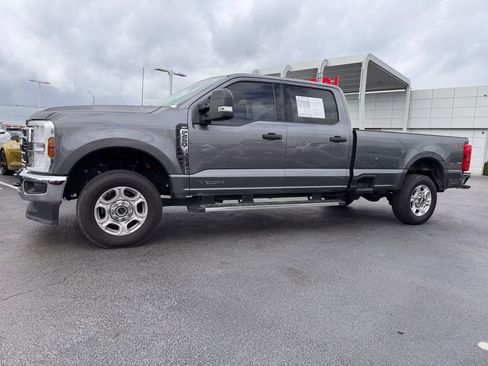 Used 2025 Ford F250 XLT image 2
