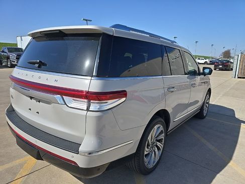 Used 2023 Lincoln Navigator Reserve image 6