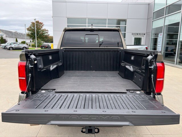 Used 2024 Toyota Tacoma TRD Off-Road w/ TRD Off Road Premium Package AWD/4WD image 31