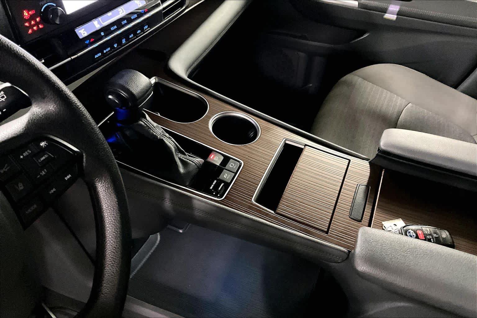 Certified 2024 Toyota Sienna LE FWD image 15