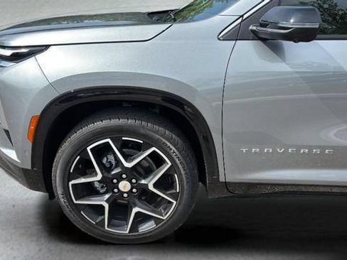 Used 2026 Chevrolet Traverse High Country FWD image 35