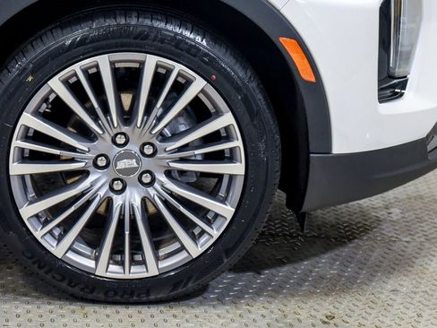 Used 2024 Cadillac XT4 Premium Luxury image 13