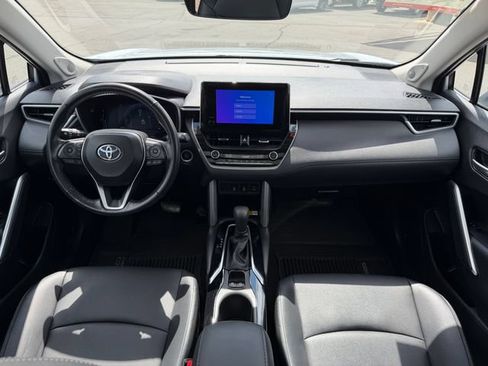 Used 2023 Toyota Corolla Cross XLE w/ Convenience Package FWD image 18