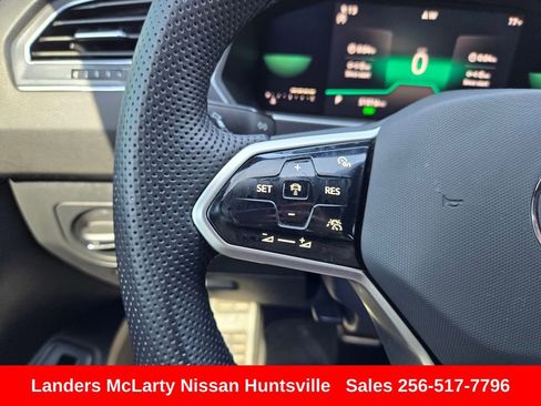 Used 2022 Volkswagen Tiguan SE R-Line image 27