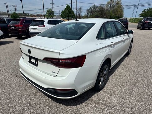 Used 2023 Volkswagen Jetta SE w/ Panoramic Sunroof Package FWD image 5
