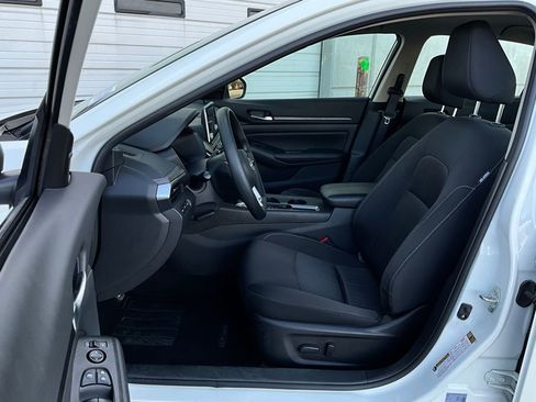 Used 2025 Nissan Altima 2.5 SV image 10