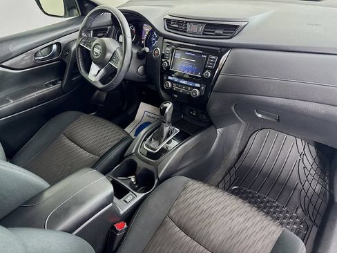 Used 2018 Nissan Rogue SV w/ Premium Package FWD image 36