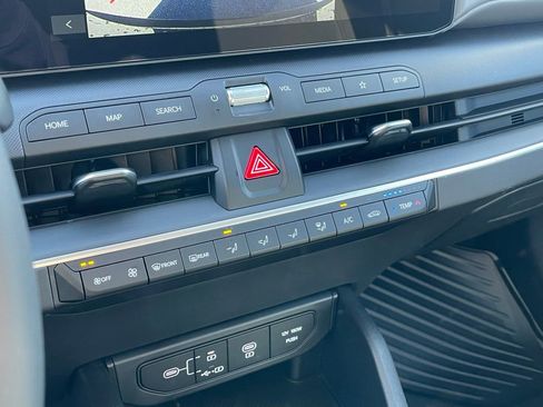 New 2026 Kia K4 FWD image 17