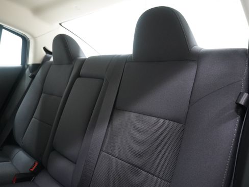 Used 2010 Chrysler Sebring Touring FWD image 12