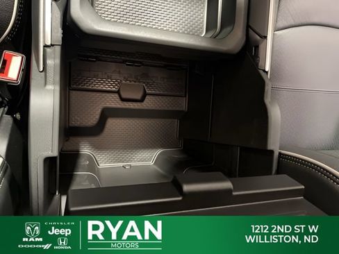 New 2026 RAM 2500 Laramie AWD/4WD image 18