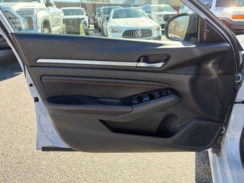 Used 2023 Nissan Altima 2.5 SR image 10