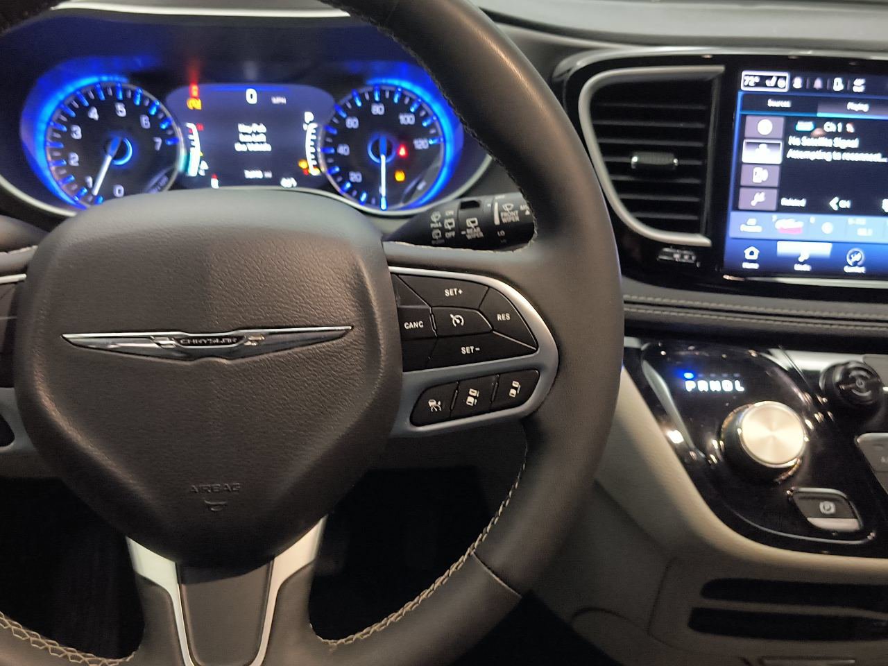 Used 2022 Chrysler Pacifica Touring-L AWD/4WD image 19