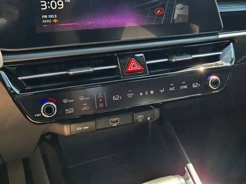 Certified 2025 Kia Niro EX FWD image 27