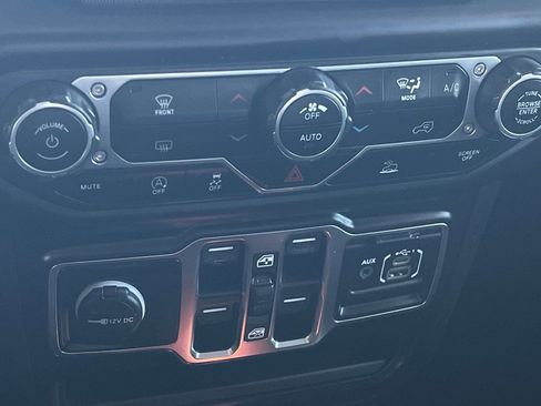 Used 2021 Jeep Wrangler Unlimited Sport AWD/4WD image 17