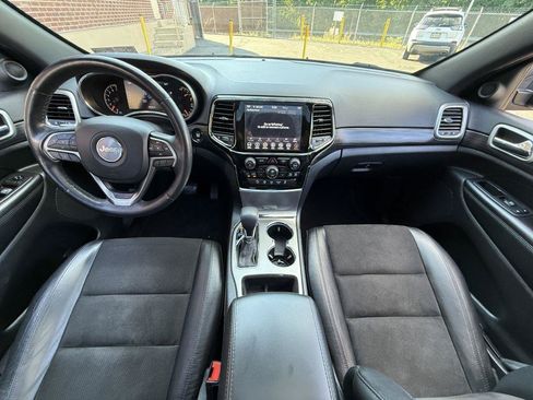 Used 2019 Jeep Grand Cherokee Altitude AWD/4WD image 26