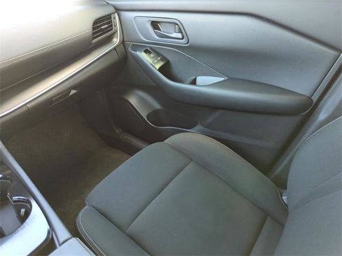 Certified 2025 Nissan Rogue S image 22