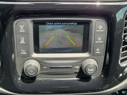 Used 2018 Jeep Compass Latitude FWD image 26