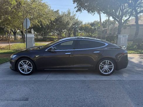 Used 2013 Tesla Model S RWD image 3