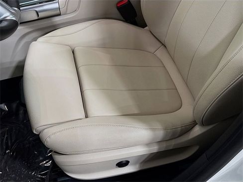 Certified 2025 Mercedes-Benz GLB 250 4MATIC image 19