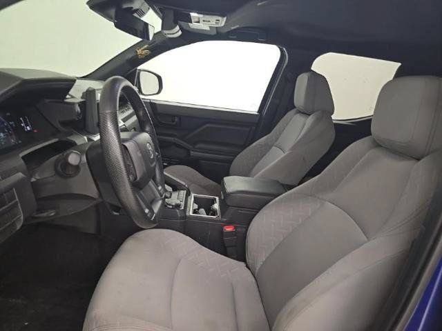 Certified 2025 Toyota Tacoma SR5 AWD/4WD image 88