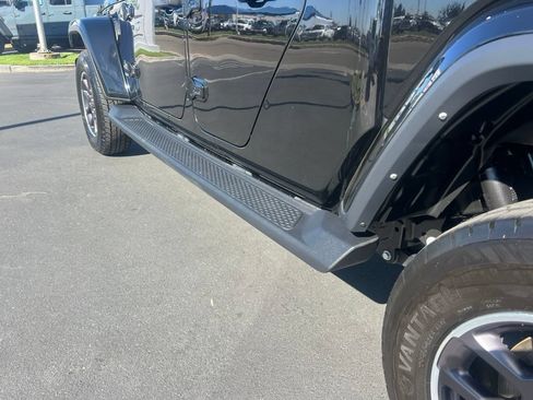 Used 2022 Jeep Gladiator Overland w/ Popular Equipment Package AWD/4WD image 19