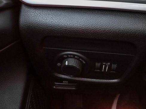 New 2025 Jeep Grand Cherokee Altitude image 28