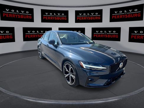 Used 2023 Volvo S60 B5 Plus w/ Climate Package image 2