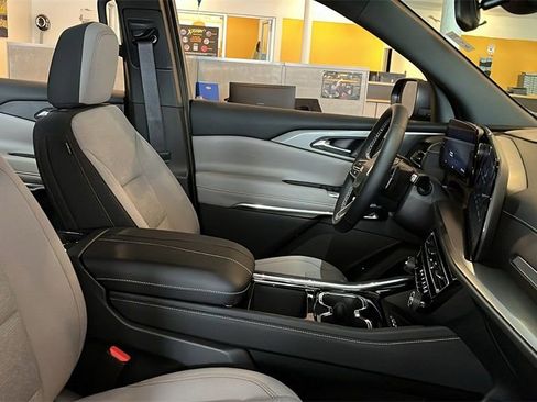 New 2026 Chevrolet Traverse LT w/ Sun and Wheel Package image 9