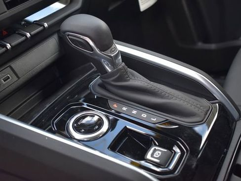 New 2026 Chevrolet Colorado LT w/ LT Convenience Package AWD/4WD image 23