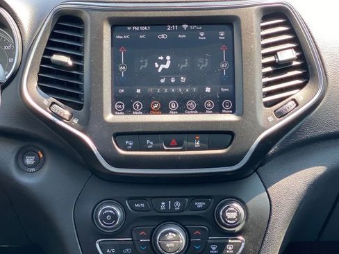 Used 2019 Jeep Cherokee Trailhawk AWD/4WD image 23