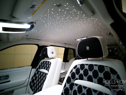 Used 2026 Rolls-Royce Cullinan image 12